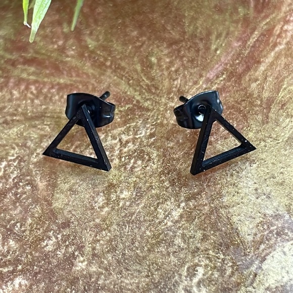 Black Geometric Triangle Earrings. Brand new. - Picture 1 of 4